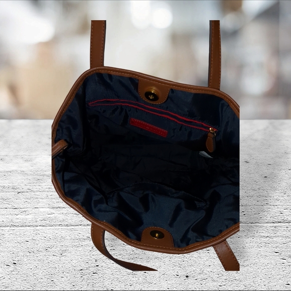 Tommy Hilfiger tote/purse/bag. - Picture 11 of 14